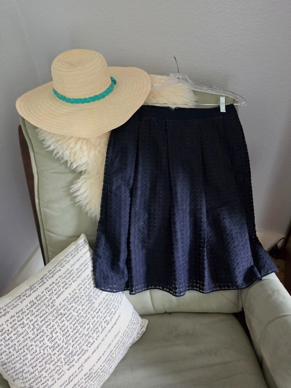 Ann Taylor size 2 navy lace skirt